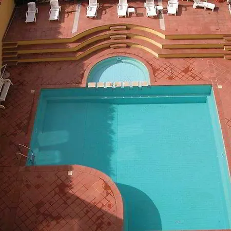 Victoria Hotel 4*