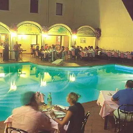 Victoria Hotel 4*